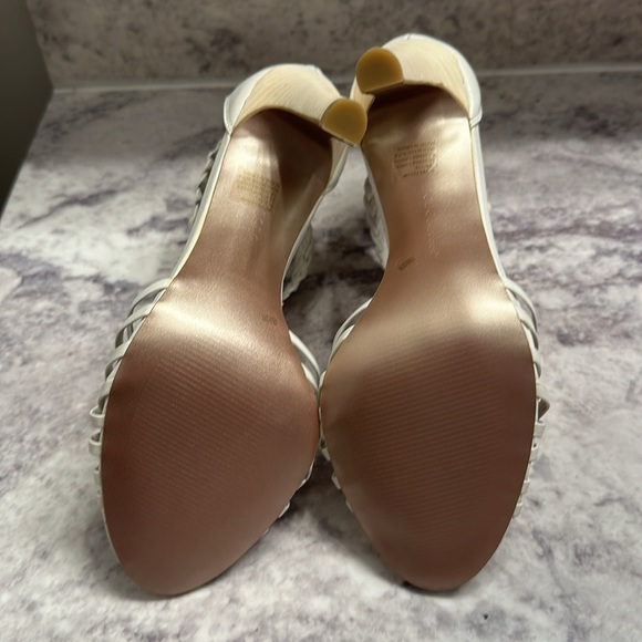 BCBGenerstion Preston heels size 7.5. White. - Picture 5 of 7